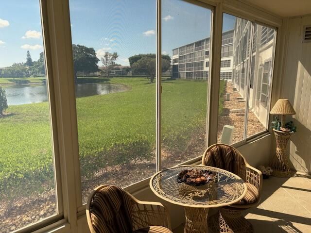 Под контрактом: $135,000 (2 спален, 1 ванн, 880 Квадратных фут)