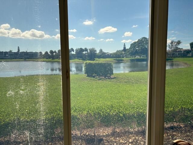 Под контрактом: $135,000 (2 спален, 1 ванн, 880 Квадратных фут)