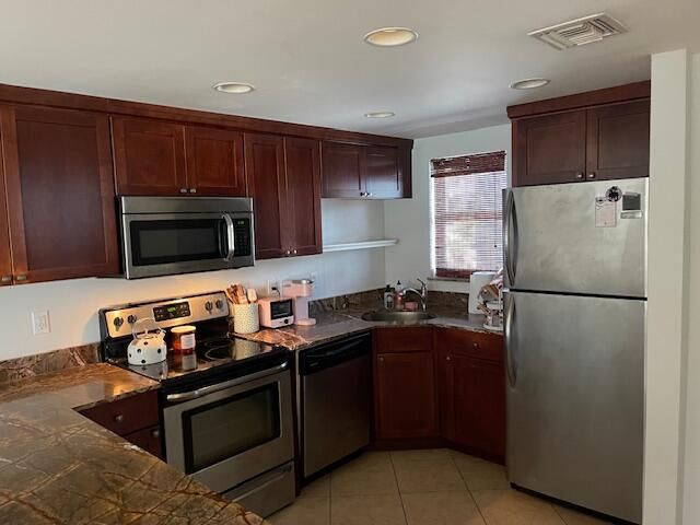 合同活跃: $2,000 (1 贝兹, 1 浴室, 630 平方英尺)