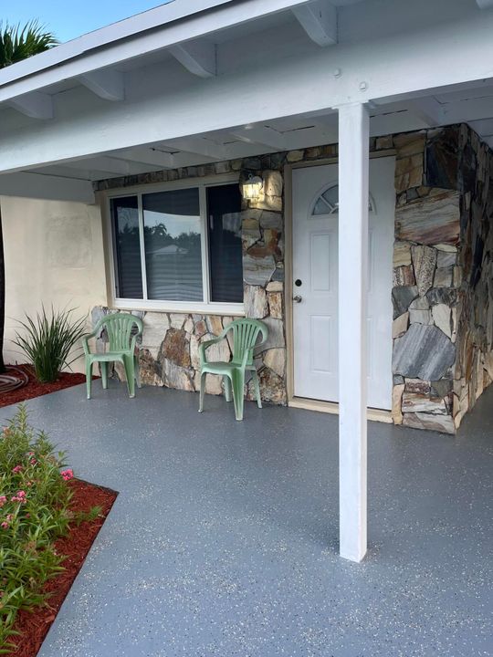 合同活跃: $369,900 (2 贝兹, 1 浴室, 1450 平方英尺)