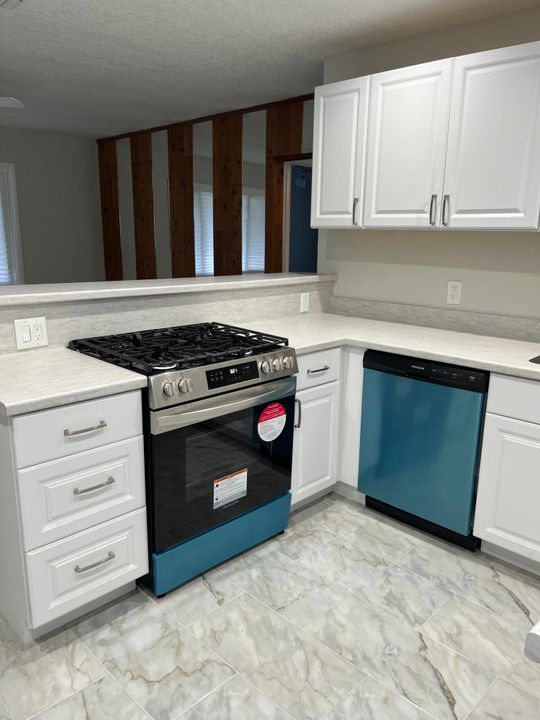 合同活跃: $369,900 (2 贝兹, 1 浴室, 1450 平方英尺)