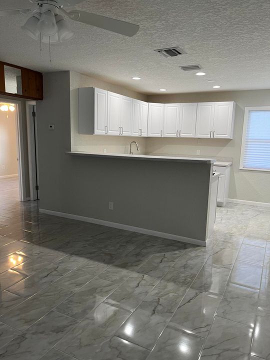 合同活跃: $369,900 (2 贝兹, 1 浴室, 1450 平方英尺)