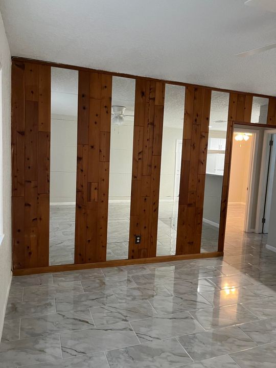 合同活跃: $369,900 (2 贝兹, 1 浴室, 1450 平方英尺)