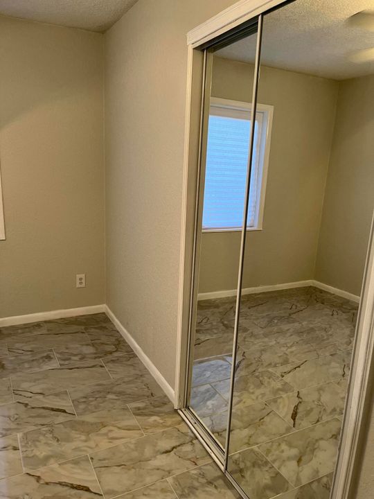 合同活跃: $369,900 (2 贝兹, 1 浴室, 1450 平方英尺)