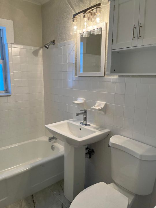 合同活跃: $369,900 (2 贝兹, 1 浴室, 1450 平方英尺)