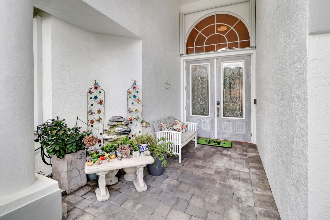 合同活跃: $899,999 (4 贝兹, 3 浴室, 2346 平方英尺)