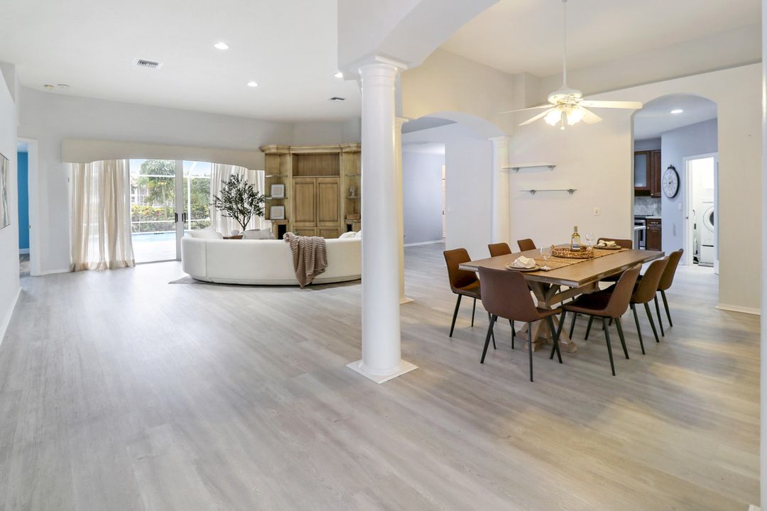 合同活跃: $899,999 (4 贝兹, 3 浴室, 2346 平方英尺)