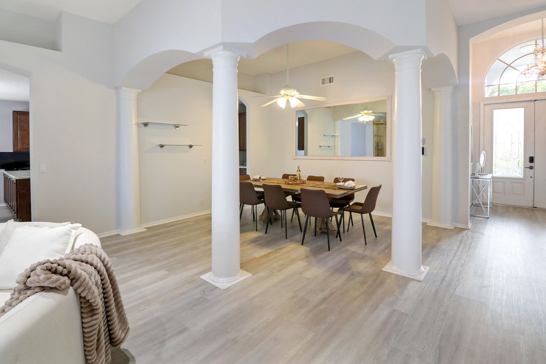 合同活跃: $899,999 (4 贝兹, 3 浴室, 2346 平方英尺)