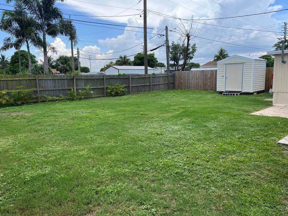 合同活跃: $369,900 (2 贝兹, 1 浴室, 1450 平方英尺)