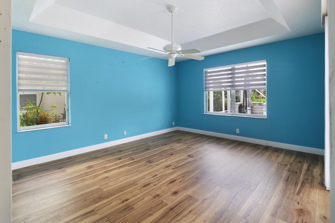 合同活跃: $899,999 (4 贝兹, 3 浴室, 2346 平方英尺)