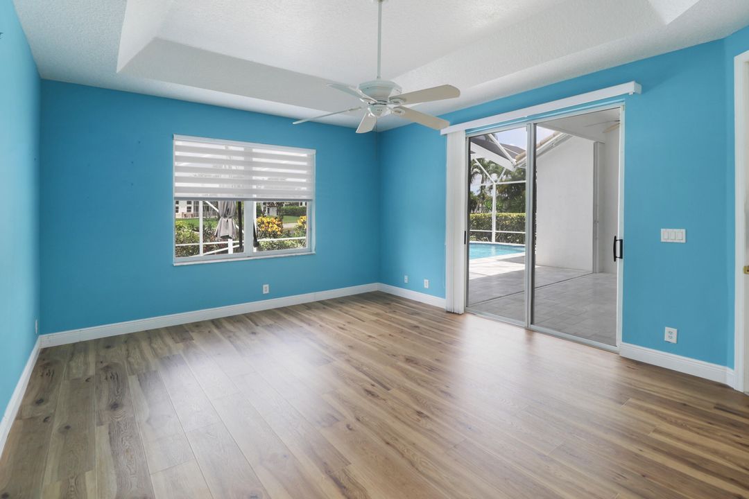 合同活跃: $899,999 (4 贝兹, 3 浴室, 2346 平方英尺)