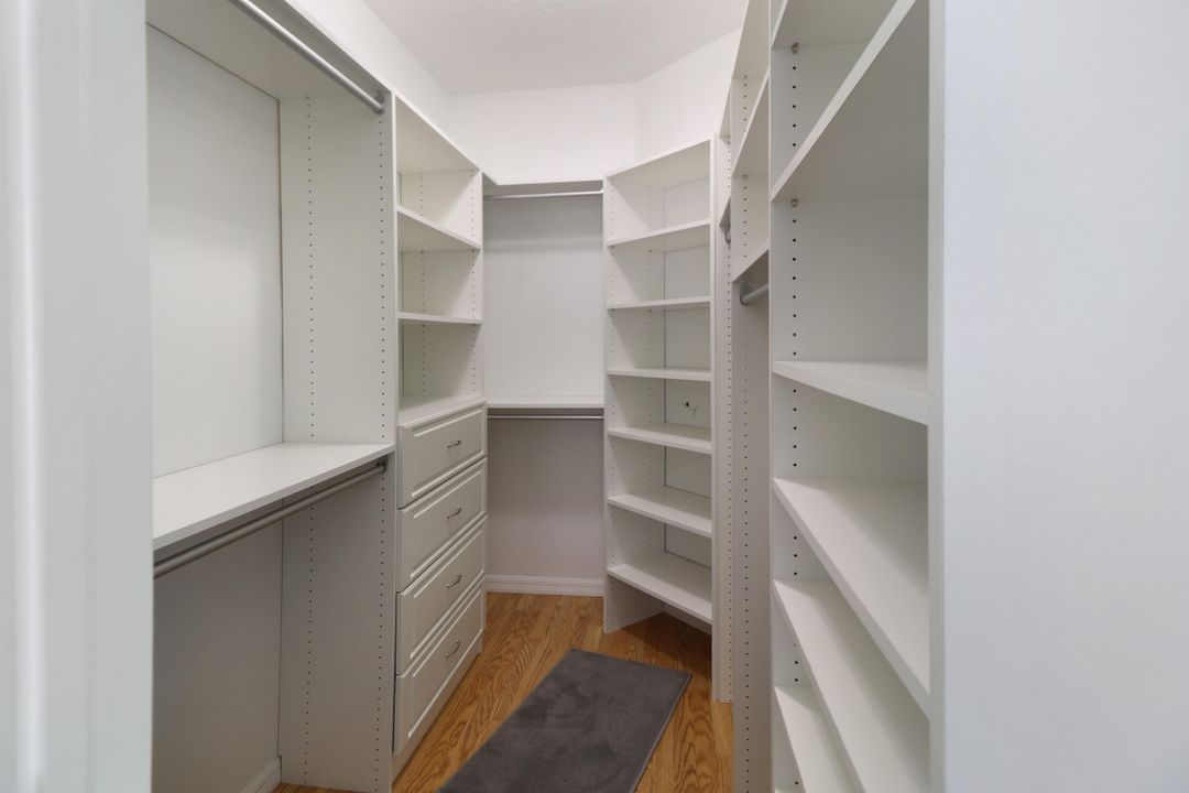 合同活跃: $899,999 (4 贝兹, 3 浴室, 2346 平方英尺)