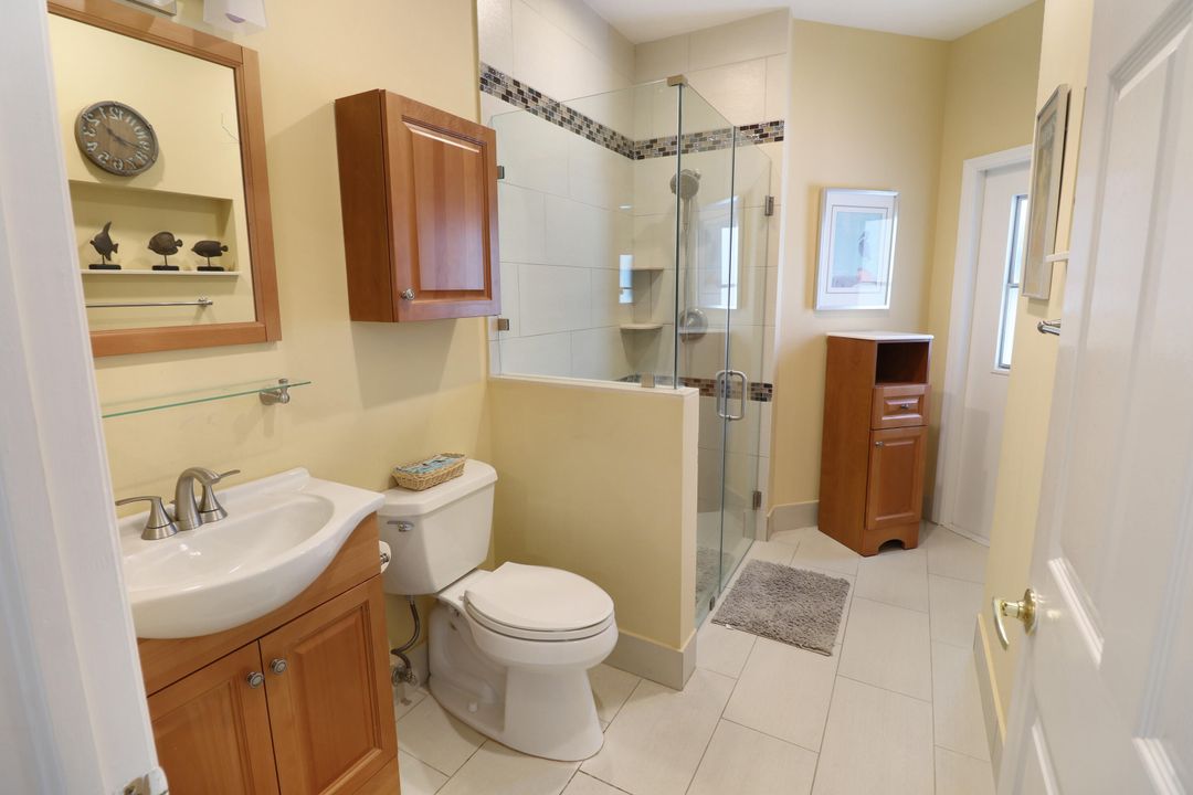 合同活跃: $899,999 (4 贝兹, 3 浴室, 2346 平方英尺)