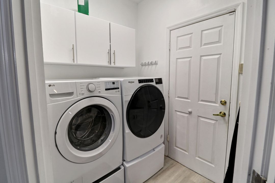 合同活跃: $899,999 (4 贝兹, 3 浴室, 2346 平方英尺)