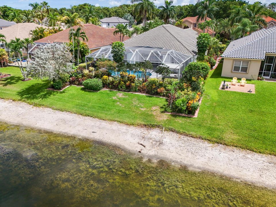 合同活跃: $899,999 (4 贝兹, 3 浴室, 2346 平方英尺)