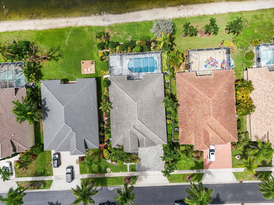 合同活跃: $899,999 (4 贝兹, 3 浴室, 2346 平方英尺)