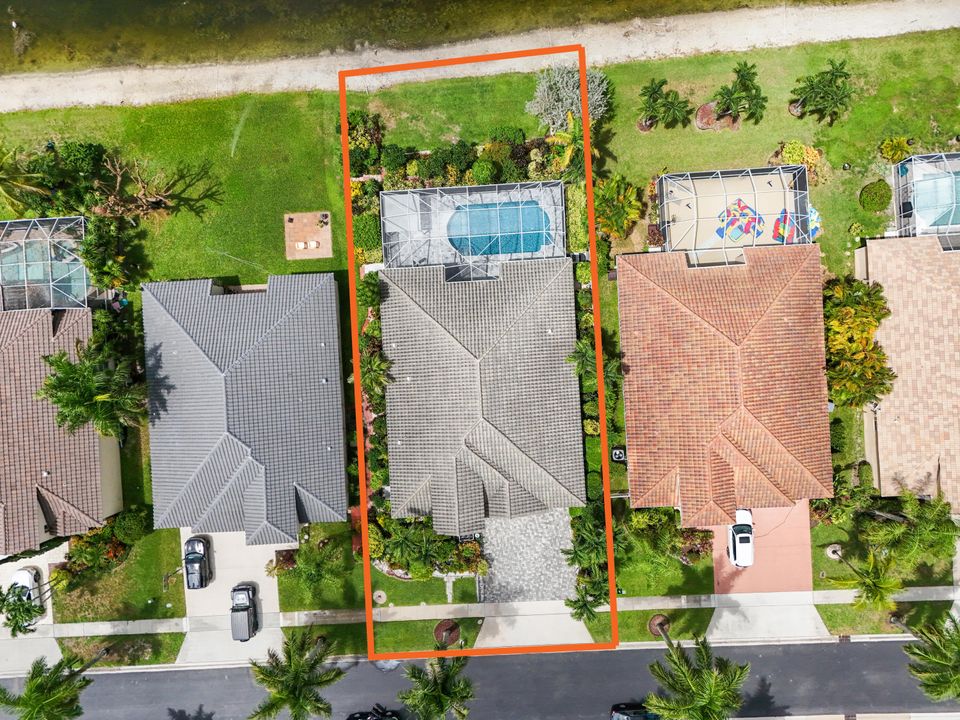 合同活跃: $899,999 (4 贝兹, 3 浴室, 2346 平方英尺)