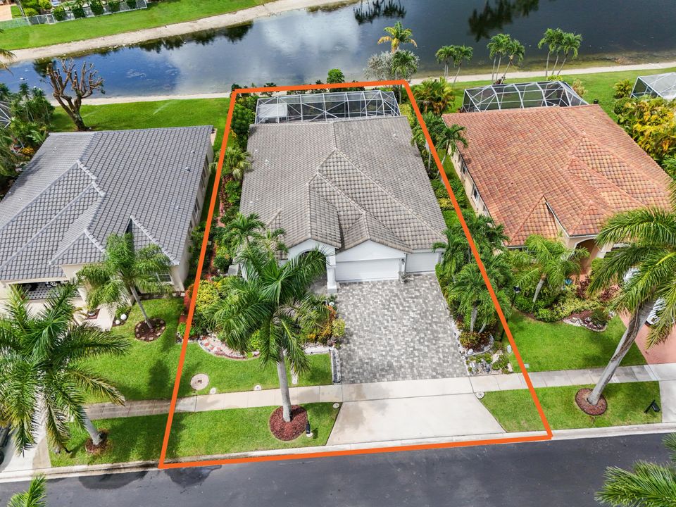 合同活跃: $899,999 (4 贝兹, 3 浴室, 2346 平方英尺)