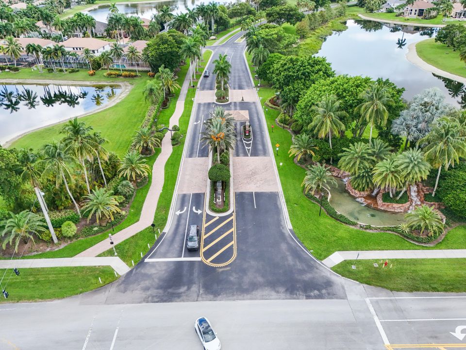 合同活跃: $899,999 (4 贝兹, 3 浴室, 2346 平方英尺)