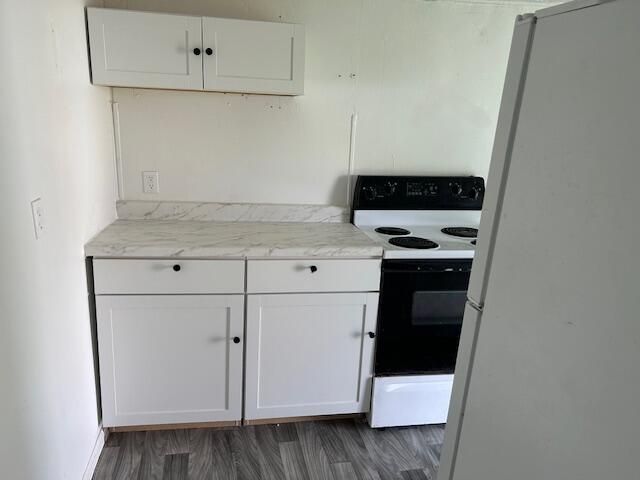 待售: $129,999 (4 贝兹, 2 浴室, 912 平方英尺)