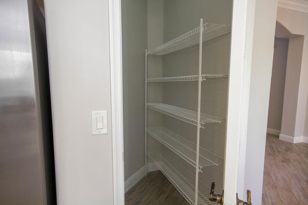 合同活跃: $5,250 (5 贝兹, 4 浴室, 3958 平方英尺)