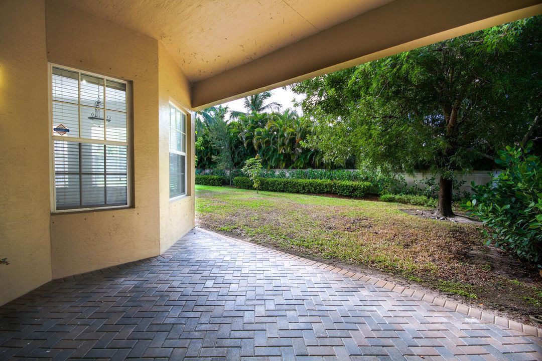 合同活跃: $5,250 (5 贝兹, 4 浴室, 3958 平方英尺)