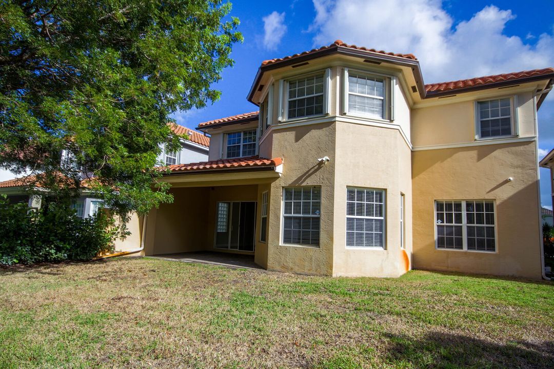 合同活跃: $5,250 (5 贝兹, 4 浴室, 3958 平方英尺)