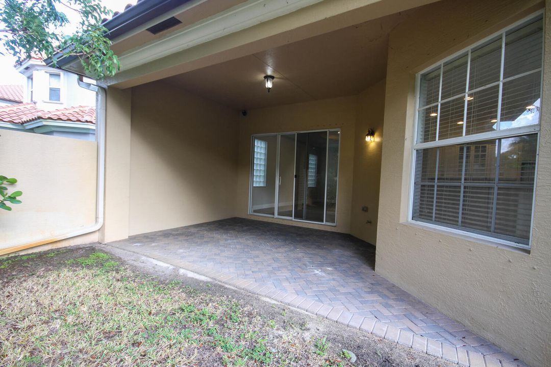 合同活跃: $5,250 (5 贝兹, 4 浴室, 3958 平方英尺)