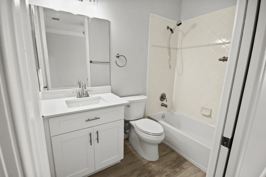 合同活跃: $5,250 (5 贝兹, 4 浴室, 3958 平方英尺)