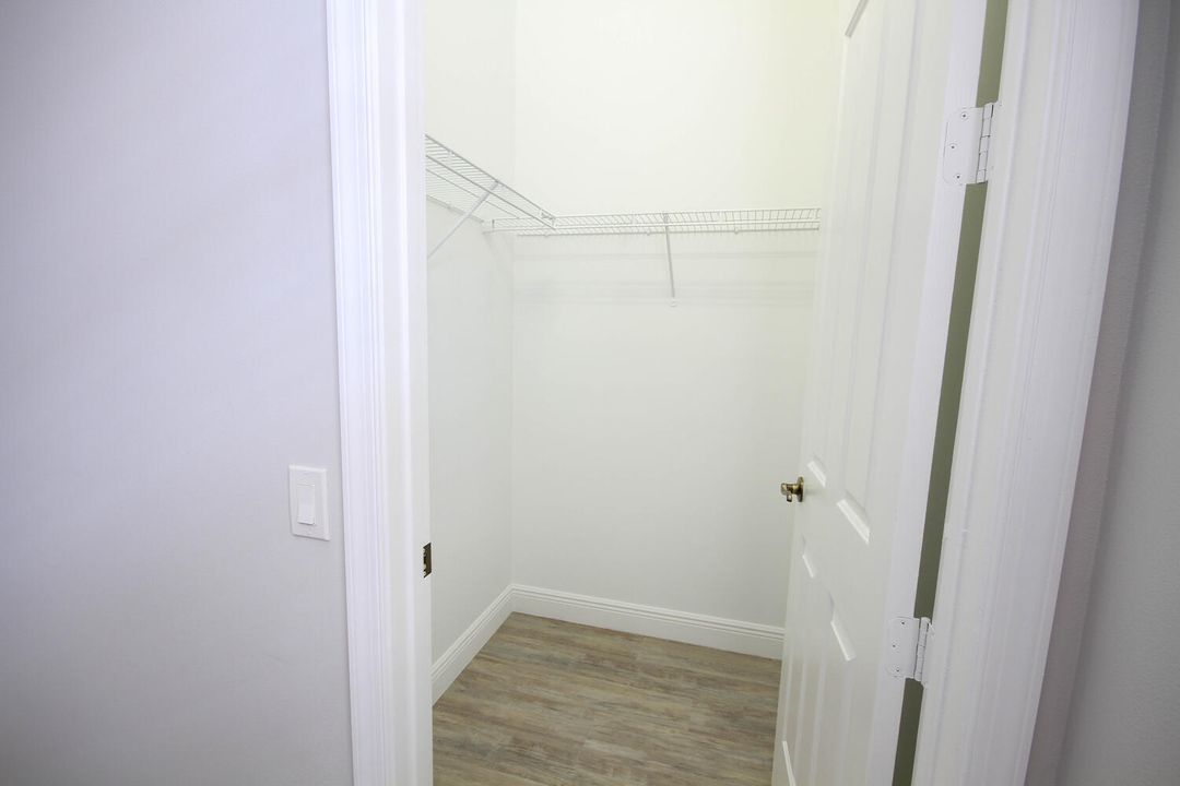 合同活跃: $5,250 (5 贝兹, 4 浴室, 3958 平方英尺)