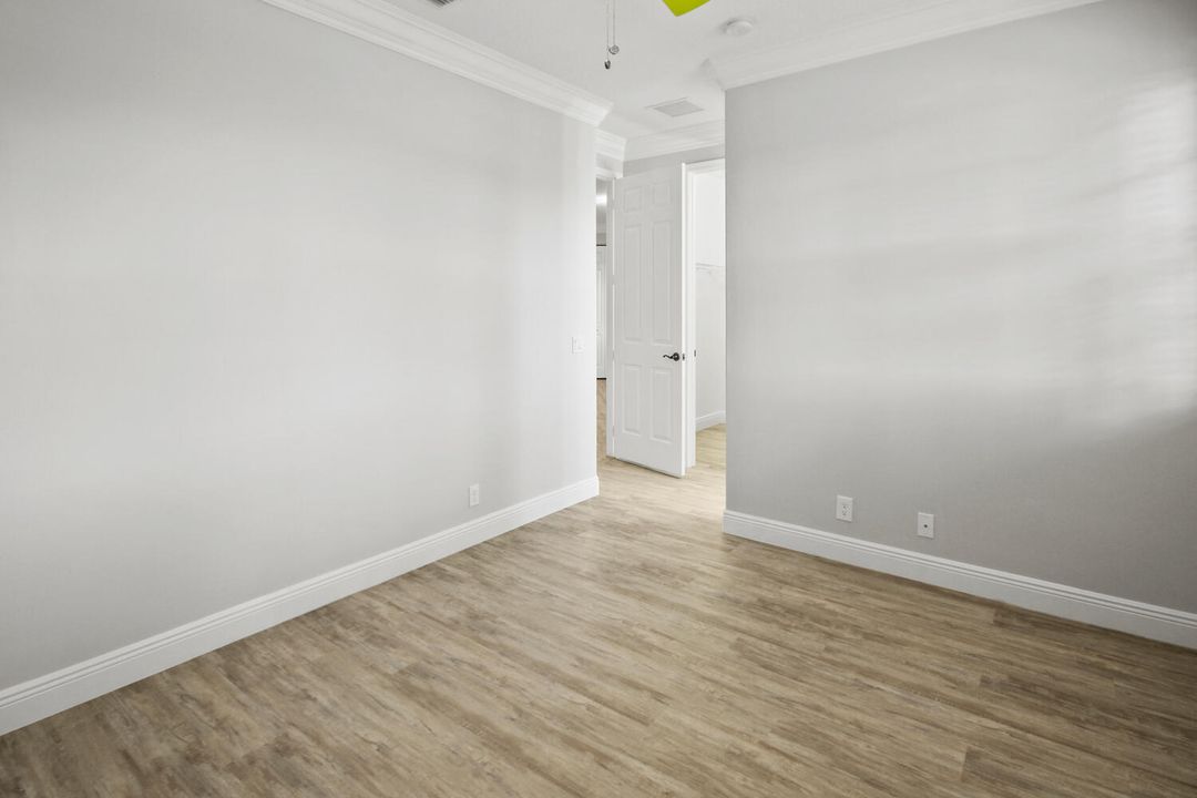 合同活跃: $5,250 (5 贝兹, 4 浴室, 3958 平方英尺)