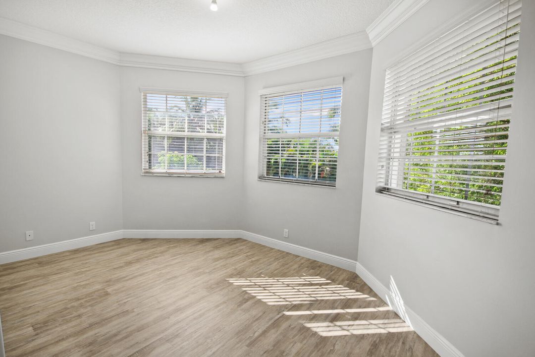 合同活跃: $5,250 (5 贝兹, 4 浴室, 3958 平方英尺)