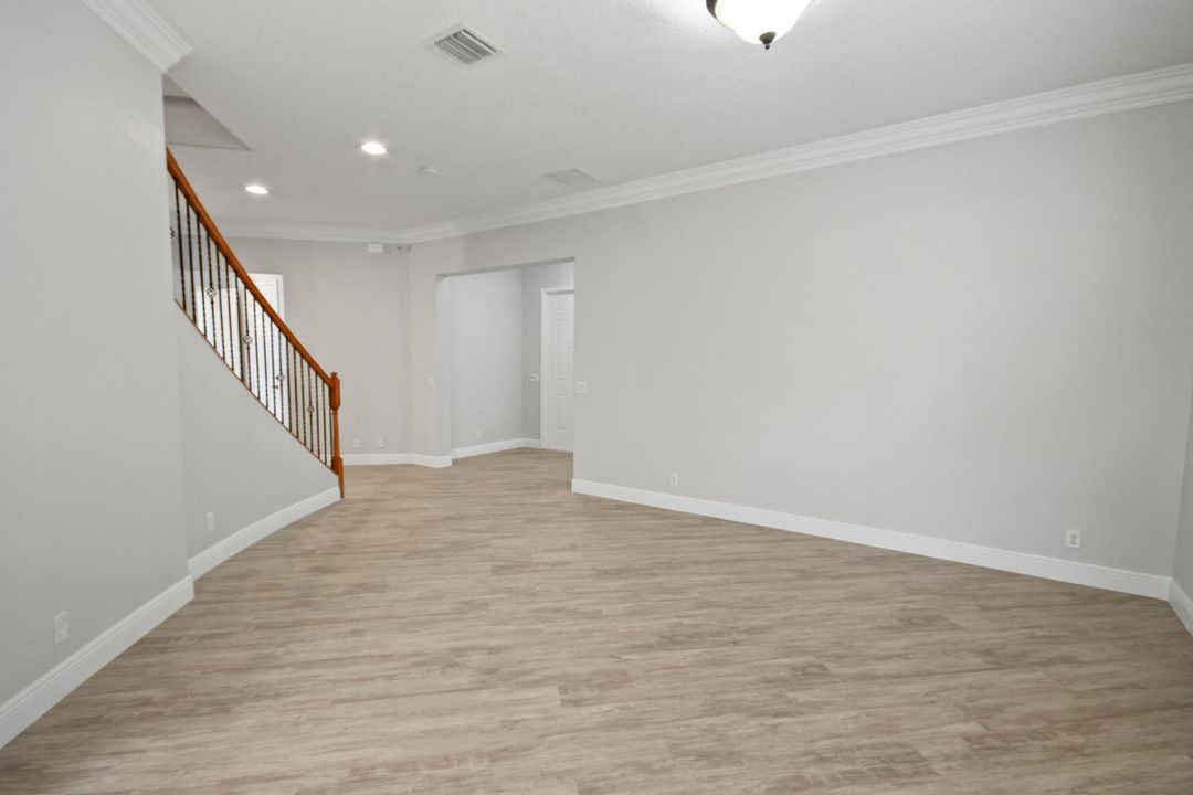 合同活跃: $5,250 (5 贝兹, 4 浴室, 3958 平方英尺)