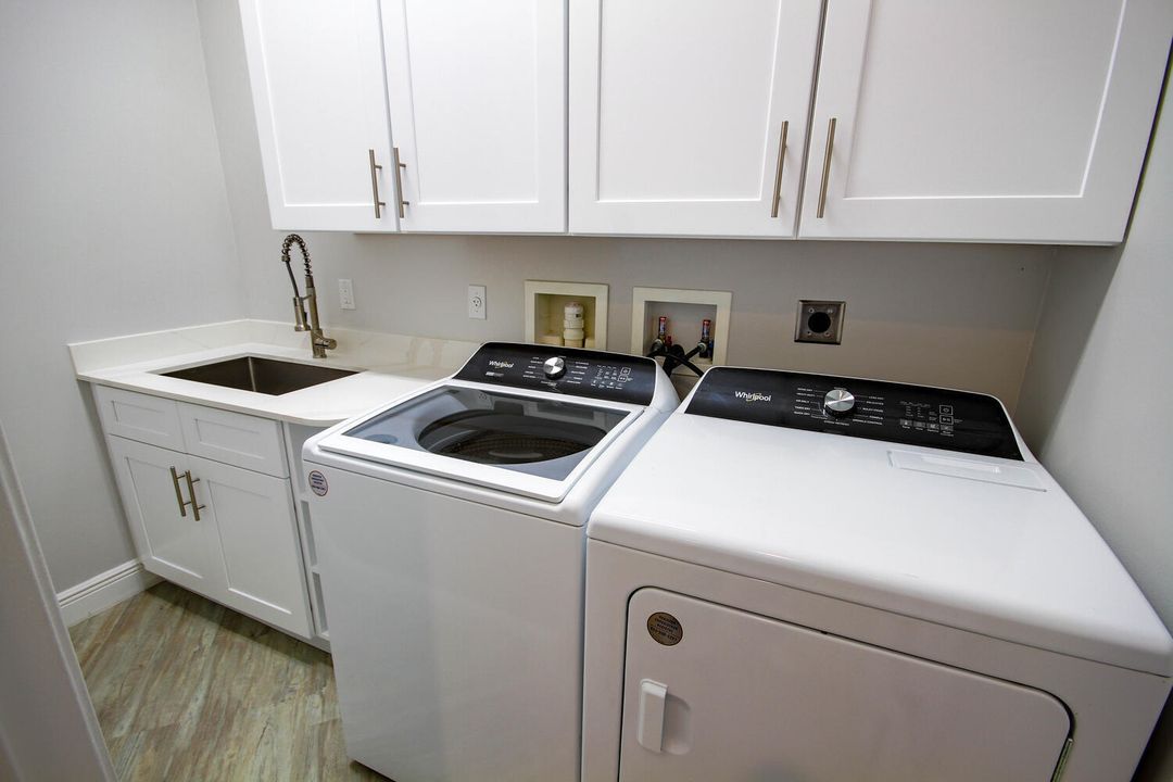 合同活跃: $5,250 (5 贝兹, 4 浴室, 3958 平方英尺)