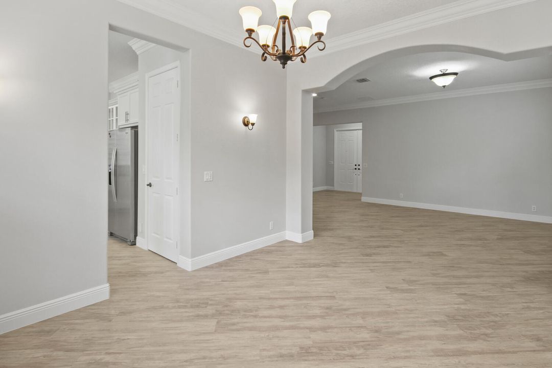 合同活跃: $5,250 (5 贝兹, 4 浴室, 3958 平方英尺)