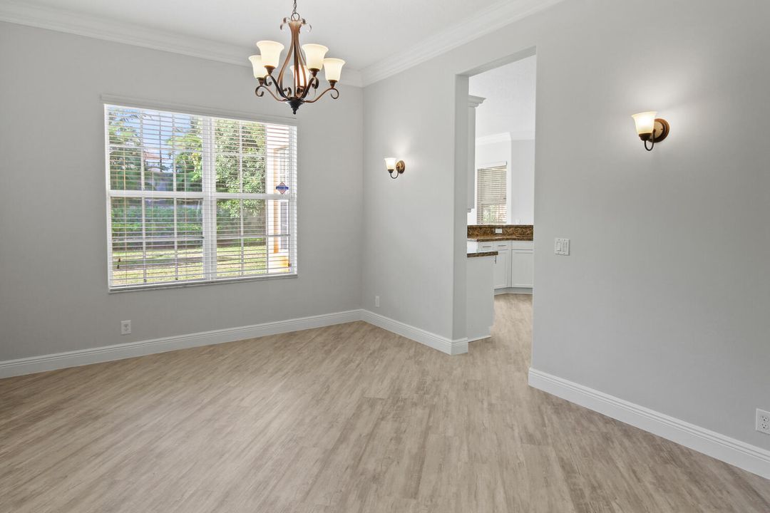 合同活跃: $5,250 (5 贝兹, 4 浴室, 3958 平方英尺)