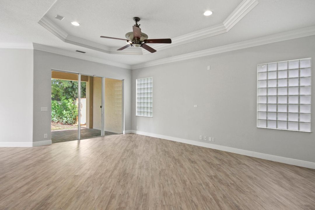 合同活跃: $5,250 (5 贝兹, 4 浴室, 3958 平方英尺)