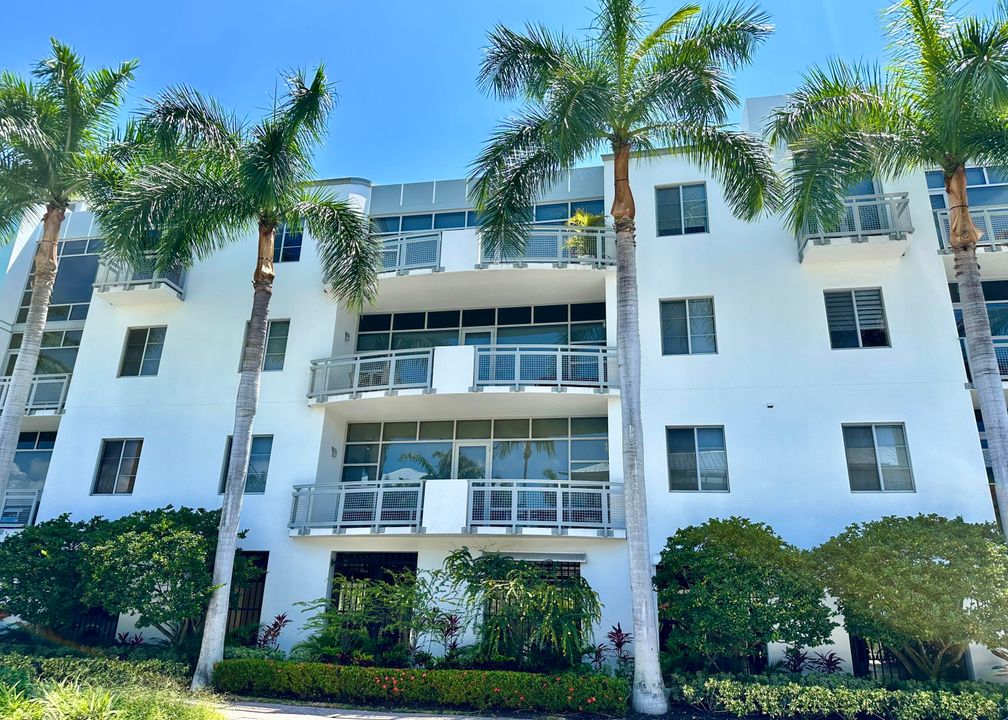Active With Contract: $4,250 (1 beds, 1 baths, 1018 Square Feet)