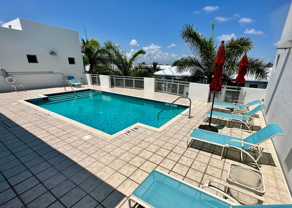 Active With Contract: $4,250 (1 beds, 1 baths, 1018 Square Feet)