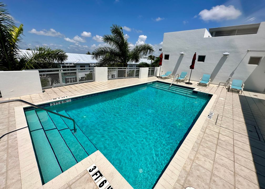 Active With Contract: $4,250 (1 beds, 1 baths, 1018 Square Feet)