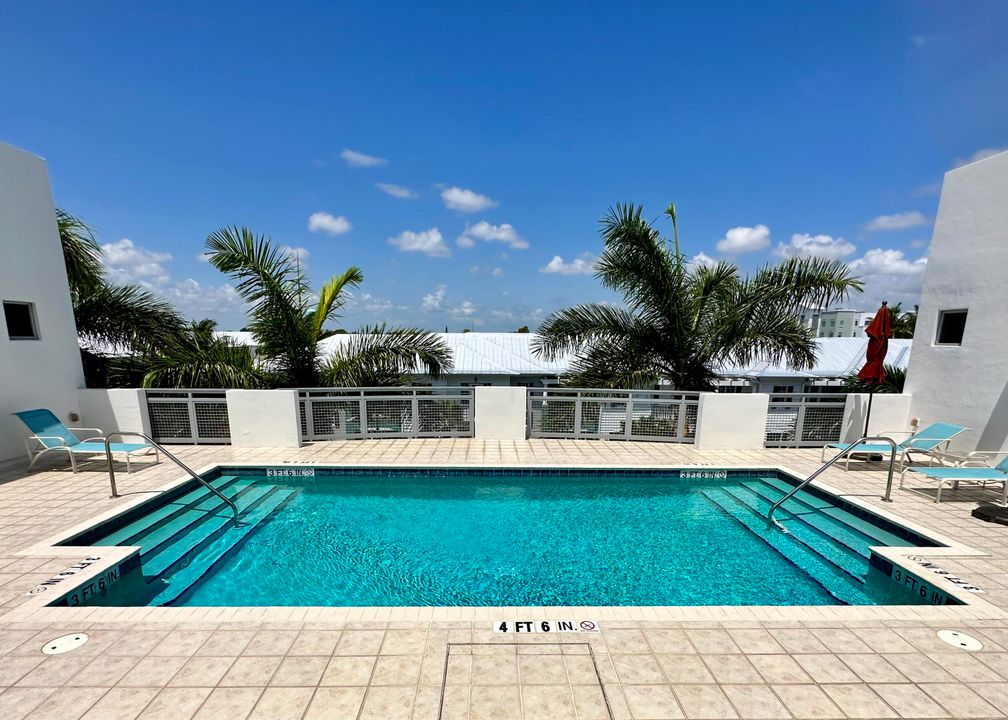 Active With Contract: $4,250 (1 beds, 1 baths, 1018 Square Feet)