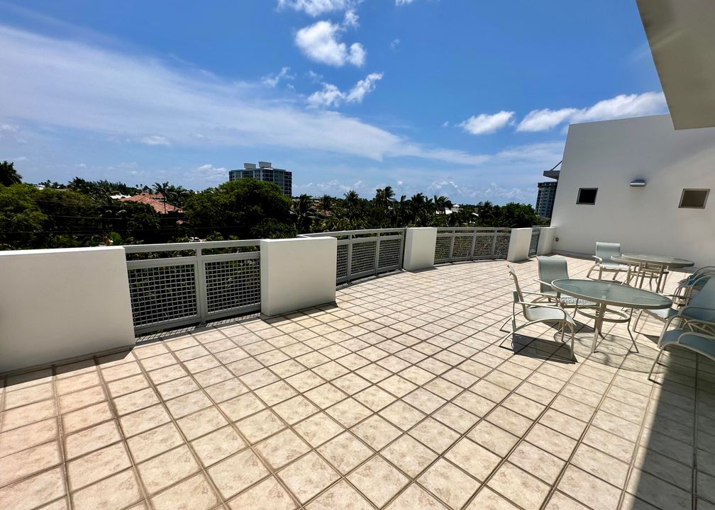 Active With Contract: $4,250 (1 beds, 1 baths, 1018 Square Feet)