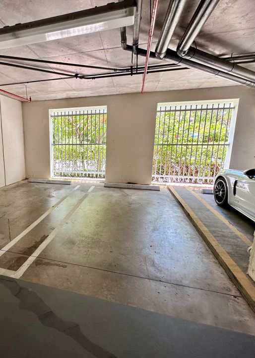 Active With Contract: $4,250 (1 beds, 1 baths, 1018 Square Feet)