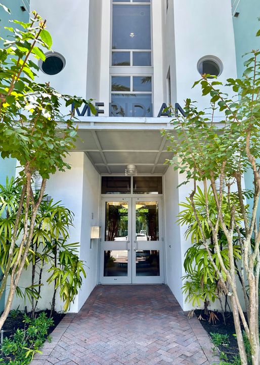 Active With Contract: $4,250 (1 beds, 1 baths, 1018 Square Feet)