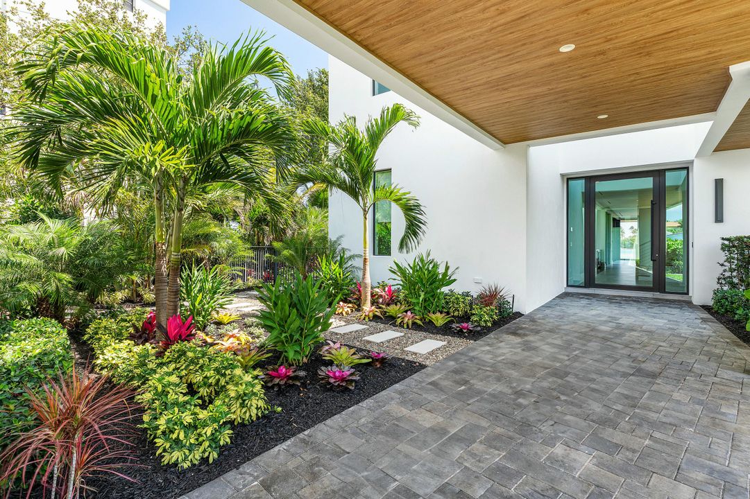 For Sale: $9,992,000 (5 beds, 5 baths, 4550 Square Feet)