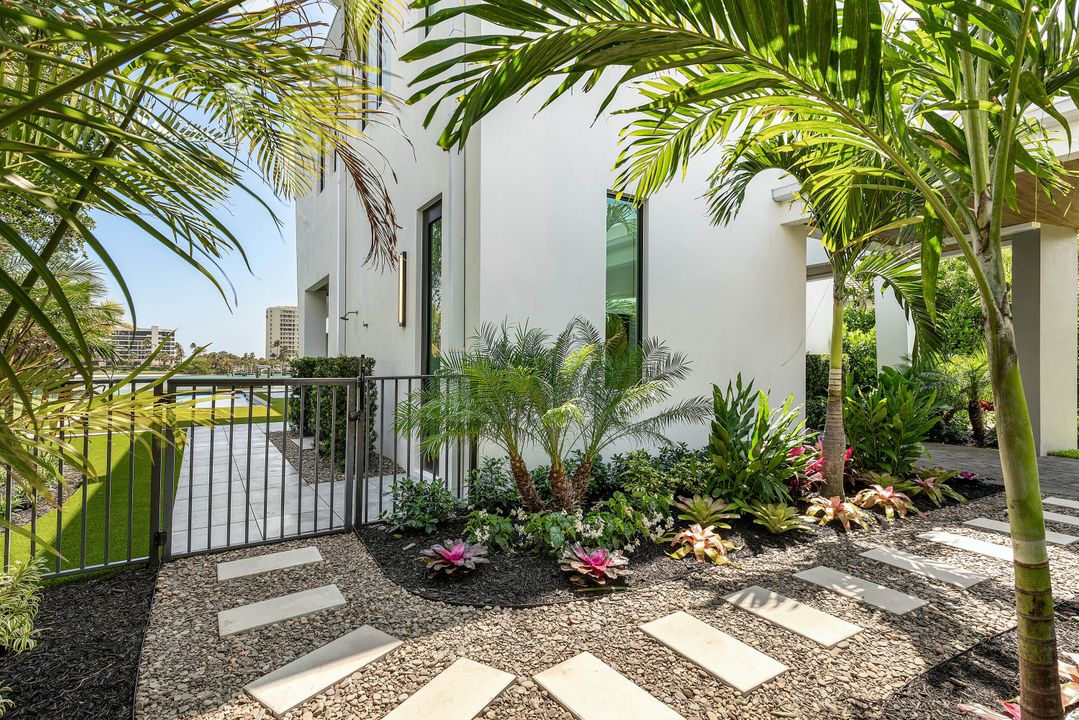 For Sale: $9,992,000 (5 beds, 5 baths, 4550 Square Feet)