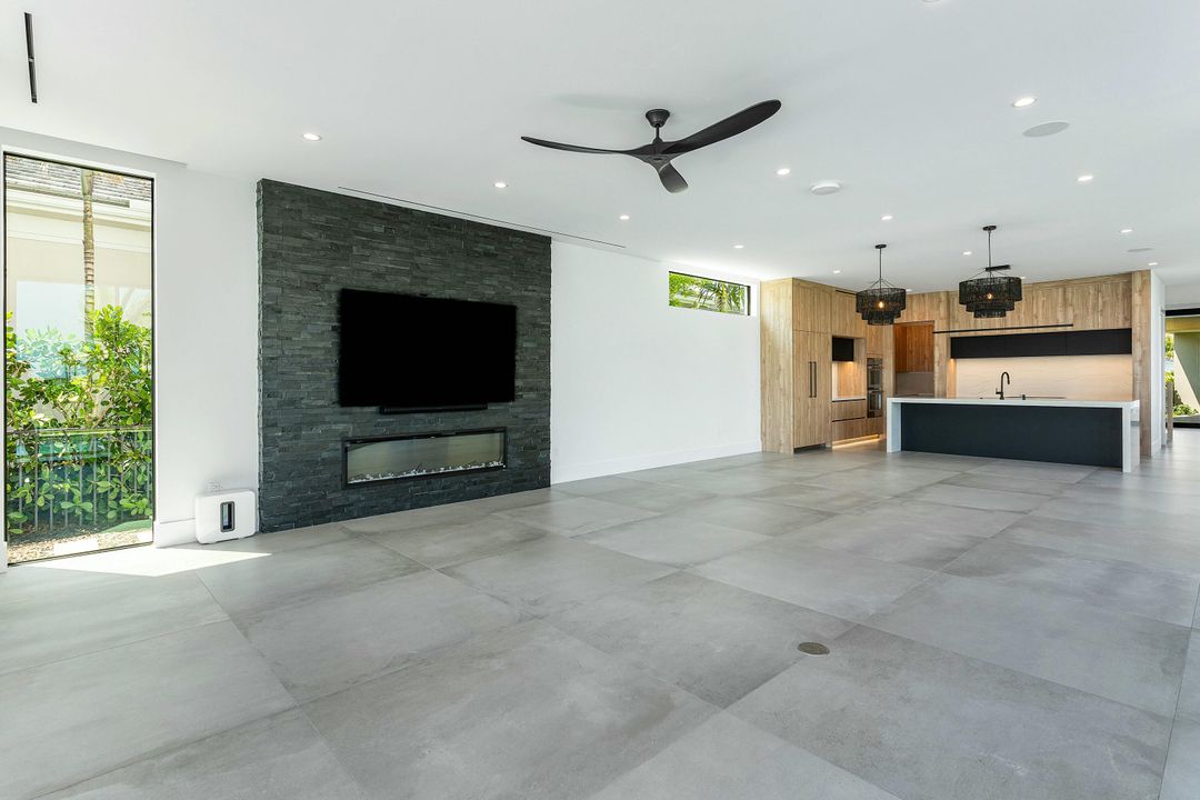 For Sale: $9,992,000 (5 beds, 5 baths, 4550 Square Feet)