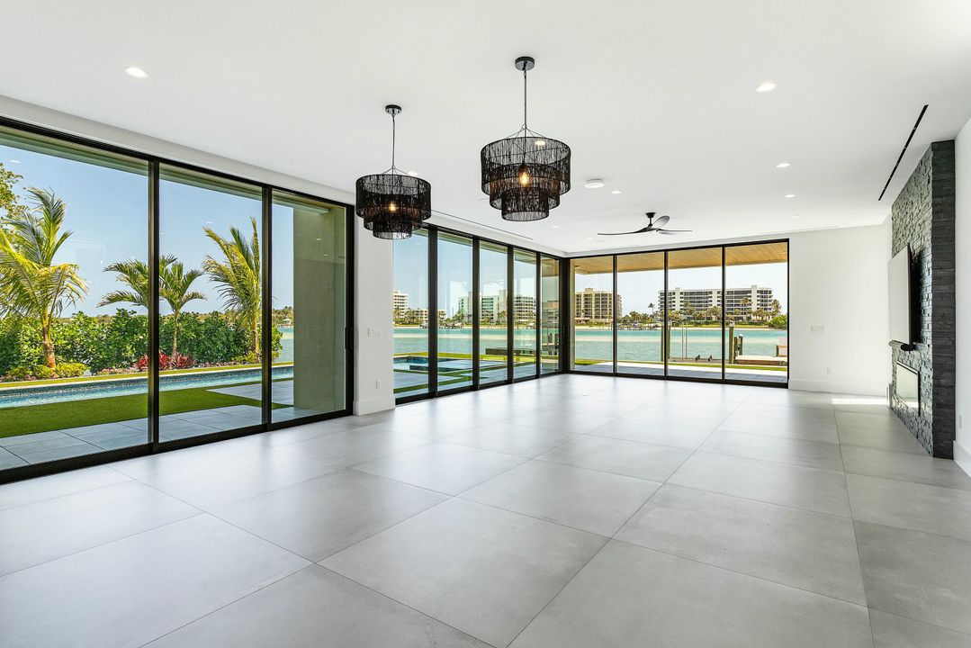 For Sale: $9,992,000 (5 beds, 5 baths, 4550 Square Feet)