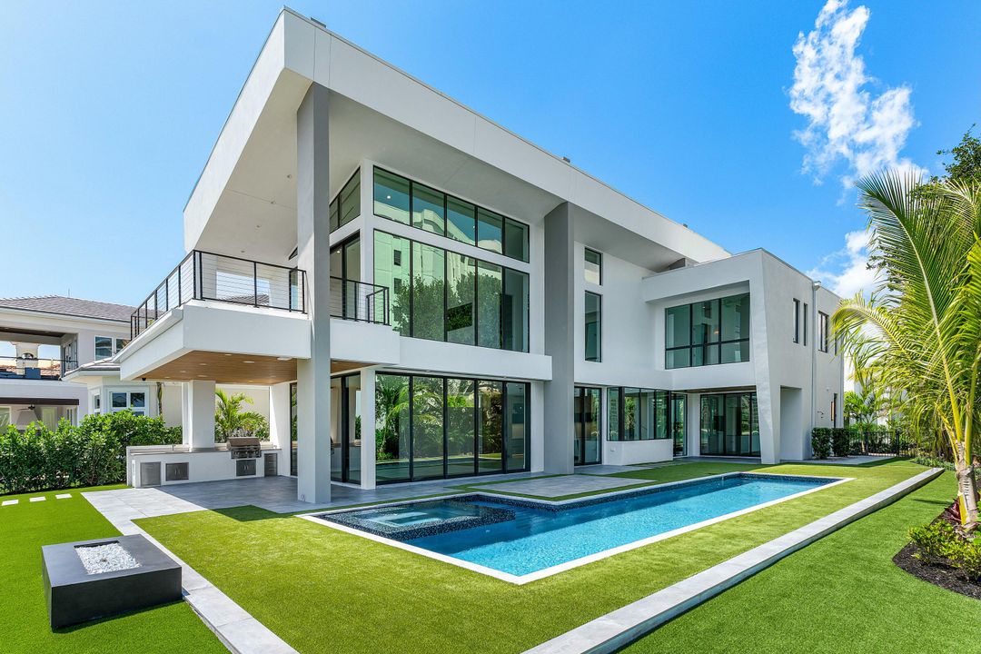 For Sale: $9,992,000 (5 beds, 5 baths, 4550 Square Feet)