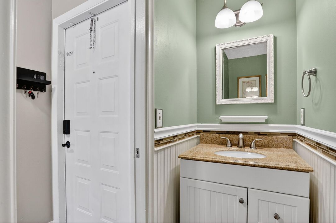 Active With Contract: $279,000 (2 beds, 1 baths, 978 Square Feet)